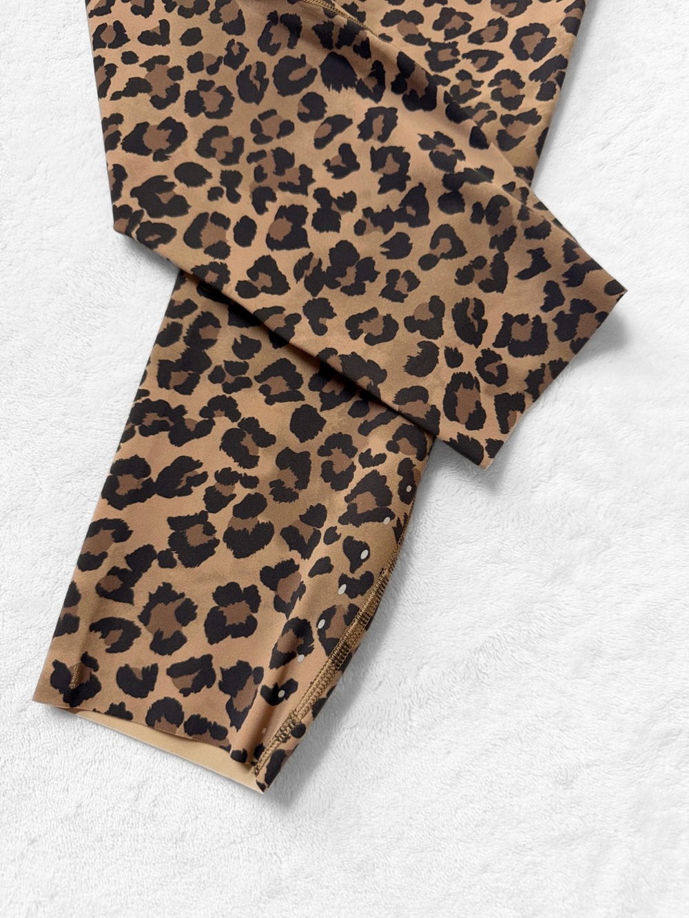 NWT Lululemon Align V-Neck Bra + Fast & Free 25” Leopard Set – Sequoia – Size 4 - Picture 13 of 13